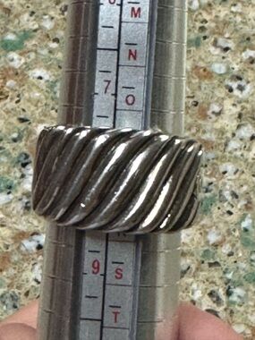 DY Sterling Silver Ribbed Ring with Small Circular Dy accent in 18k gold 7.5